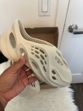 Yeezy Foam Runner Sandstone/Cloud White Slip-On
